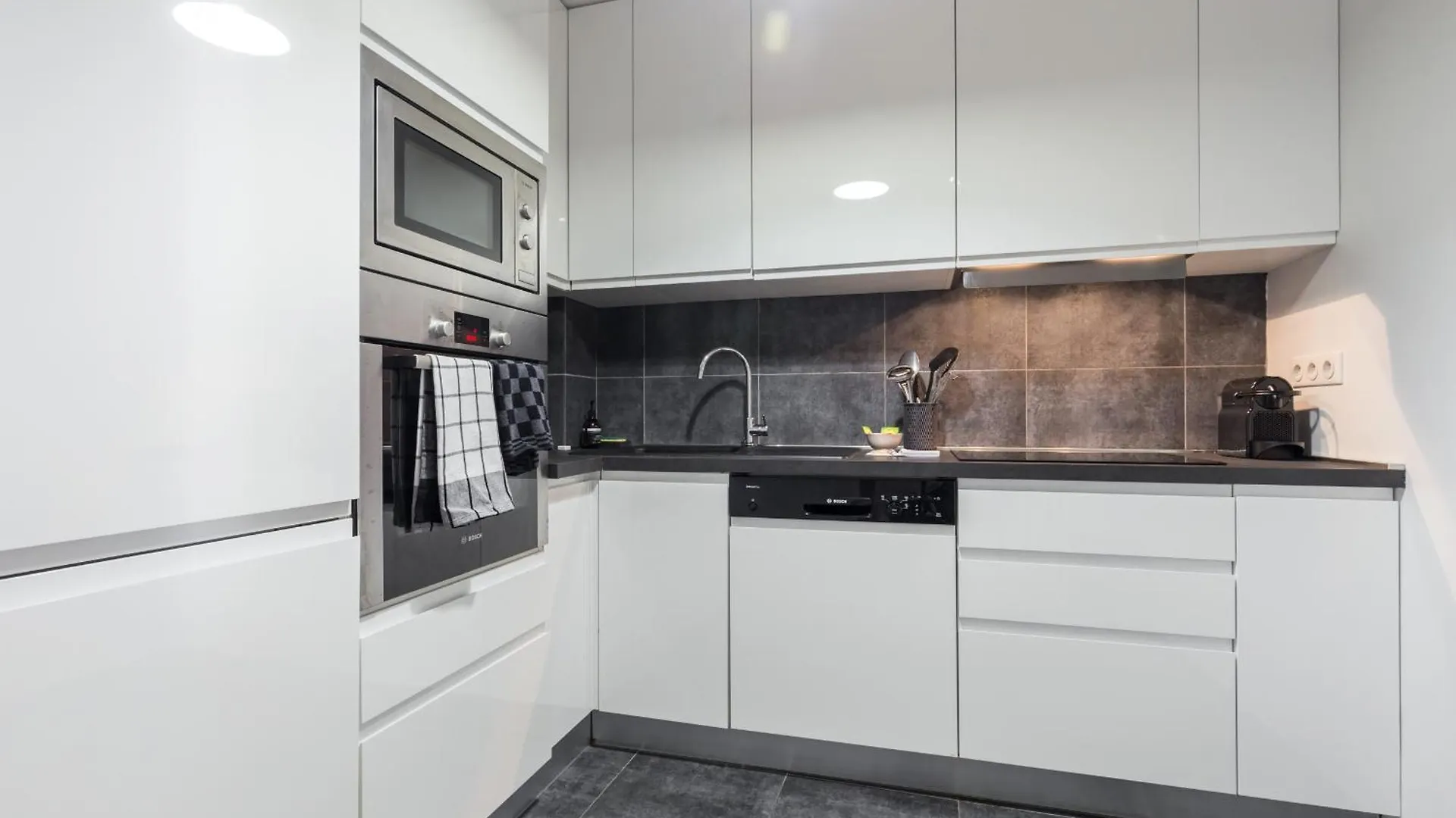 Apartment Ultra Central Large 2 Bdr Near Massena Square Nice